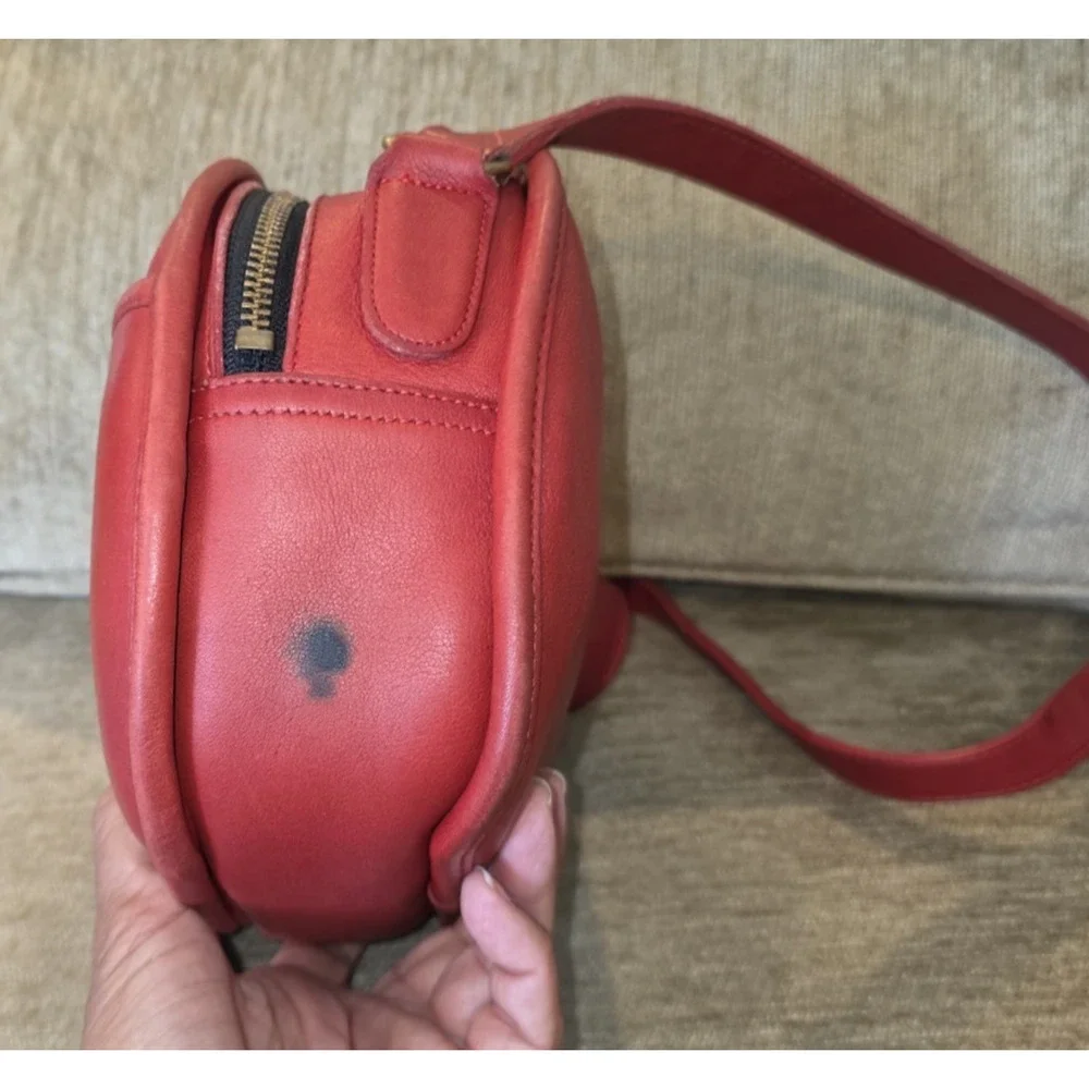 Coach Chester 9901 Vtg Red Glove Tanned Leather Crossbody Shoulder Bag USA Brass